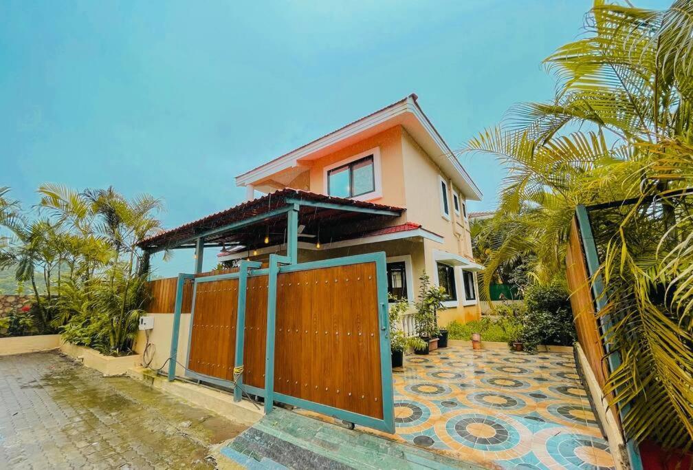 Corner House, Lonavla By Meheru-4 Bhk Villa With Pool Ngoại thất bức ảnh