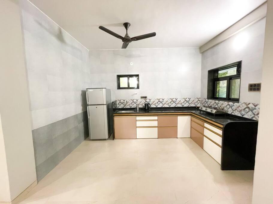 Corner House, Lonavla By Meheru-4 Bhk Villa With Pool Ngoại thất bức ảnh