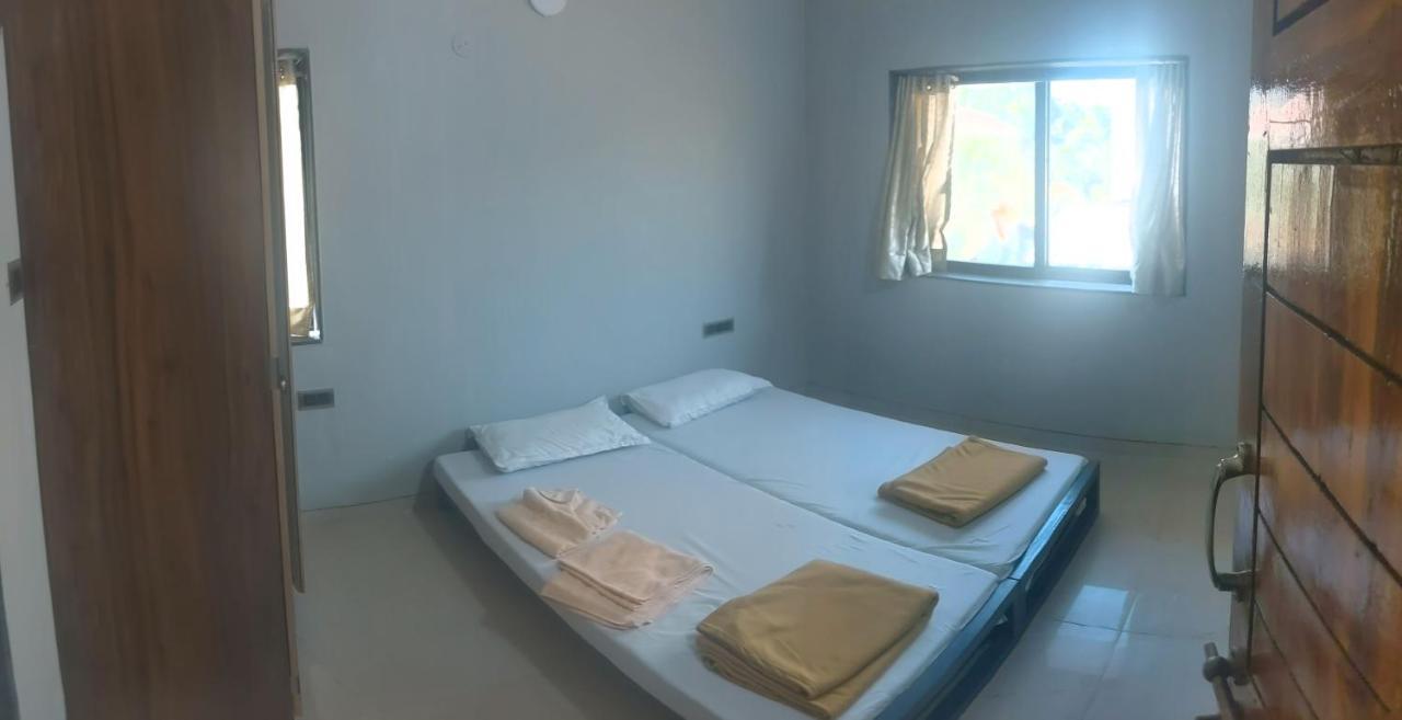 Corner House, Lonavla By Meheru-4 Bhk Villa With Pool Ngoại thất bức ảnh